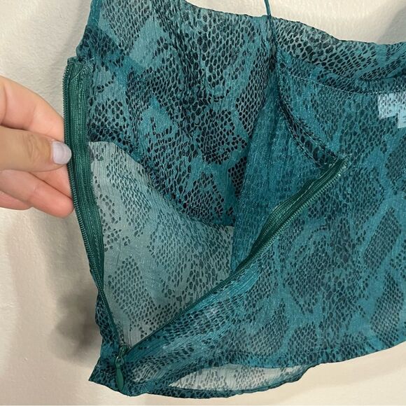 SUPERDOWN Becca Square Neck Top in Teal Snake XS - Picture 7 of 9